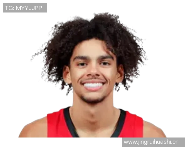 阿萨-纽厄尔Ins晒照：自称拥有斗牛犬基因